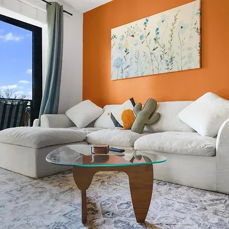 Midtown - 5 Min To Broadway - Free Secured Parking - Pool