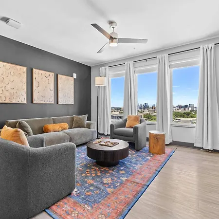 Stylish 2br W Skyline Views