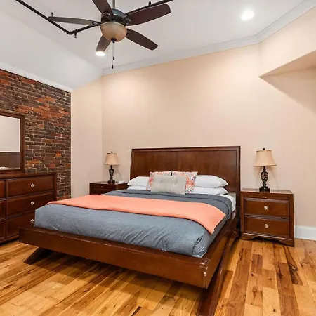 Holiday home The Johnny Cash Dual Downtown At Printer's Alley & Steps To Broadway *