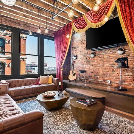 The Velvet Vault-luxury Downtown Loft With River View & Walk To Broadway