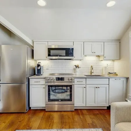 Modern Downtown Escape Modern Decor Fast Wifi Apartment