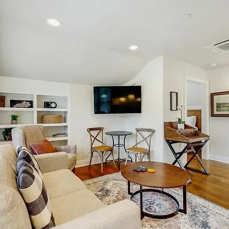 Modern Downtown Escape Modern Decor Fast Wifi Apartment