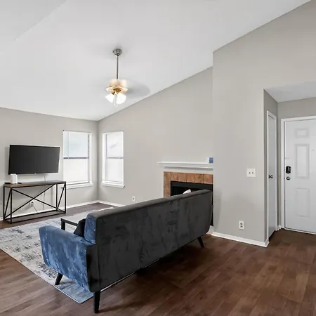 Perfect Base Near Everything Need Apartment *