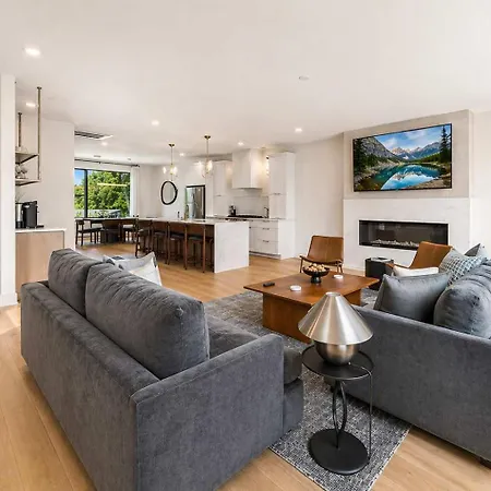 Modern 4br Townhouse Rooftop Lounge *