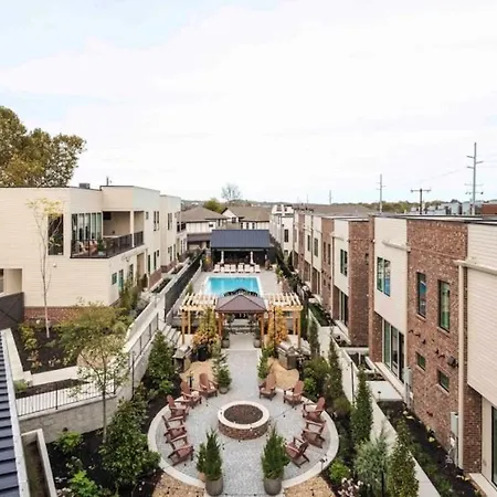 Escape | Pool, Sauna & Rooftop Views * Nashville