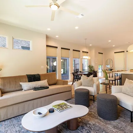 Pool, Hot Tub, Sauna & Firepit- 7 Min To Broadway Apartment *