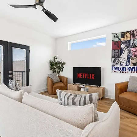 Apartment Modern Townhome With Garage & Ev Charger *