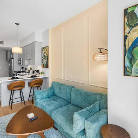 Apartment Luxury Pool, Gym & Lounge + Free Parking *