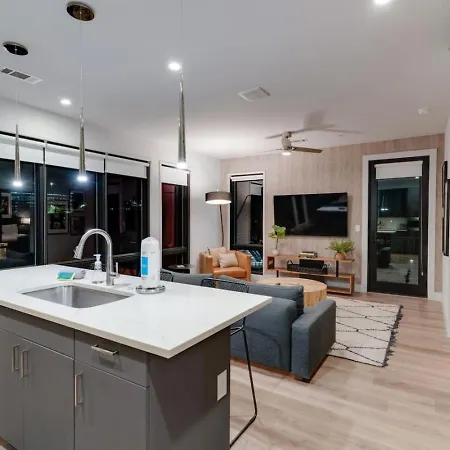 Two Kings On Floor W Pool & Patio Apartment Nashville