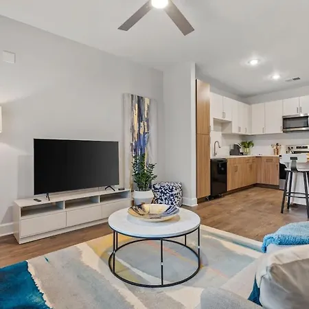 Spacious 2br N Gulch Walk To Broadway & Rooftops * Nashville