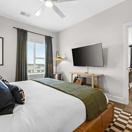 Modern 2br W 2 King Beds Near Broadway Apartment