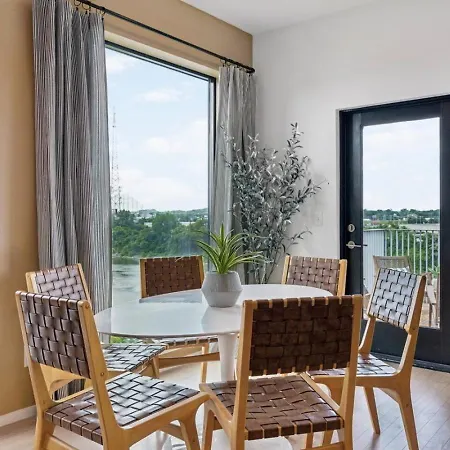 Luxury Downtown Riverview With Garage And Two Balconies *
