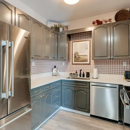 Apartment Game Day Getaway, Vols-themed Near Vanderbilt *