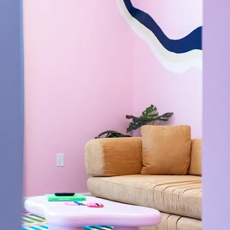 Apartment Colorful Escape Minutes From Broadway *