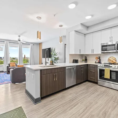 Stylish 2br W Skyline Views Apartment Nashville