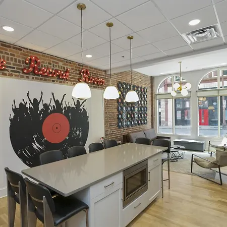 The Record -steps To Broadway & Printers Alley Holiday home *