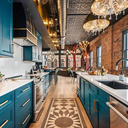The Songbird-luxury Penthouse Steps To Broadway *