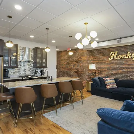 Holiday home The Honky Tonk 2 Blocks To Broadway,printers Alley Nashville