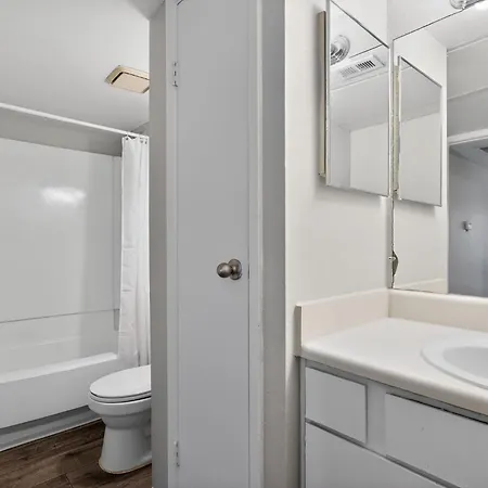 Apartment Modern Minutes From Downtown