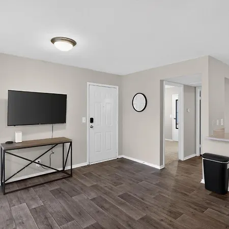 Apartment Spacious 2-bedroom Near Downtown Nashville