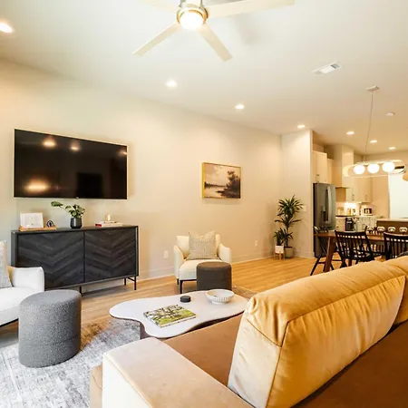 Modern 4br | Easy To Broadway + Heated Pool Apartment Nashville