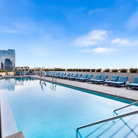 Luxury Pool, Gym, Views + Free Parking *
