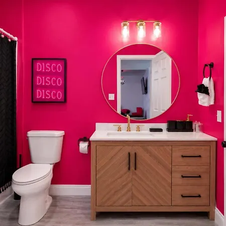 Pink Pony Club Retreat Near Vanderbilt Sleeps 6