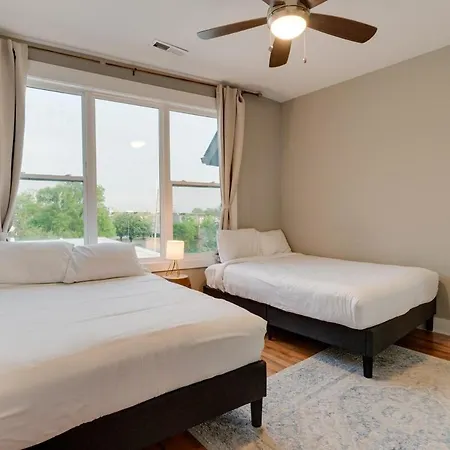 Rooftop Skyline View-close To Broadway-sleeps 8 Apartment *