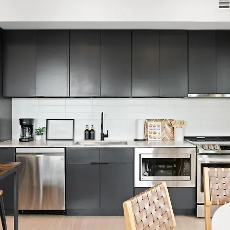 Luxury Downtown Riverview With Garage And Two Balconies Apartment