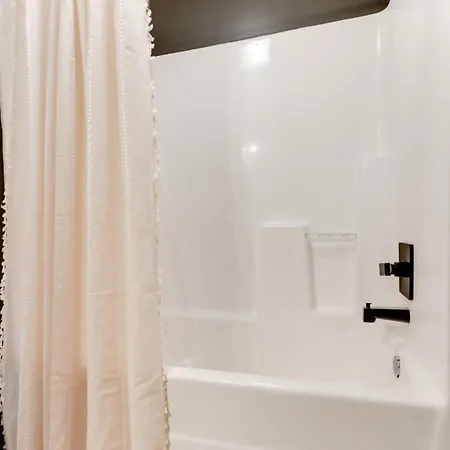 Game Day Getaway, Vols-themed Near Vanderbilt * Nashville