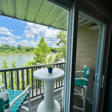 Riverside Rhythm! Waterfront & Walk To Broadway! Apartment