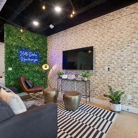 Apartment Spacious Near Downtown & Bna