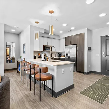 Stylish 2br W Skyline Views Apartment Nashville