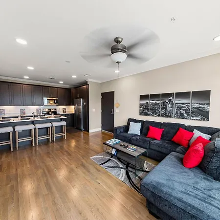 Great Location 2 Bedroom Minutes To Downtown Apartment