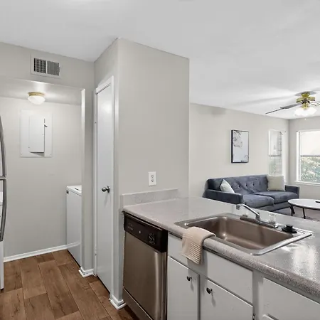 Apartment Spacious 2-bedroom Near Downtown *