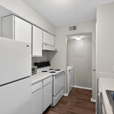 Modern Minutes From Downtown *