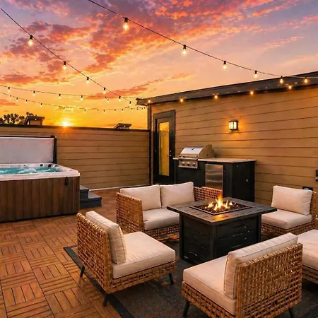 Modern 4br Townhouse Rooftop Lounge Nashville