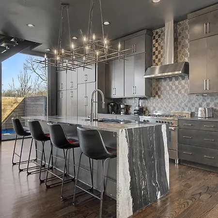 Modern Oasis Downtown Skyline View Prime