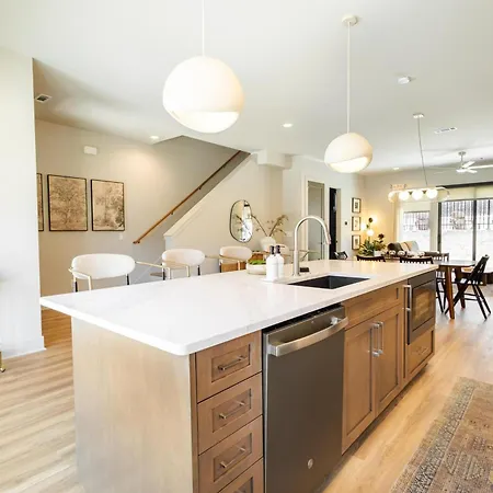 Modern 4br | Easy To Broadway + Heated Pool Nashville