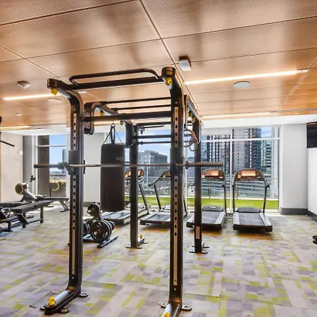 Luxury Pool, Gym, Views + Free Parking Apartment Nashville