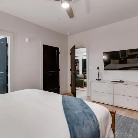 Two Kings On Floor W Pool & Patio Apartment Nashville