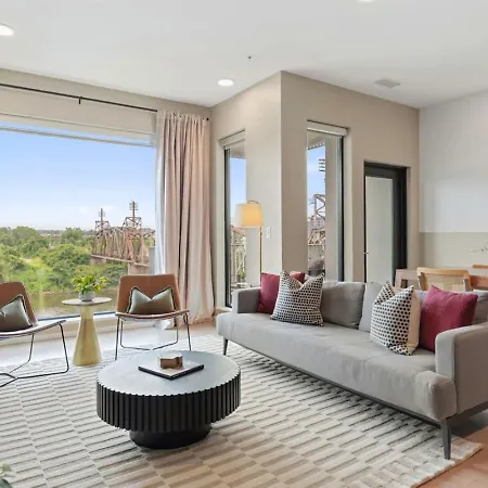 River View Luxury With Garage, Walk To Downtown