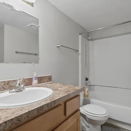 Roomy With Modern Features Apartment *