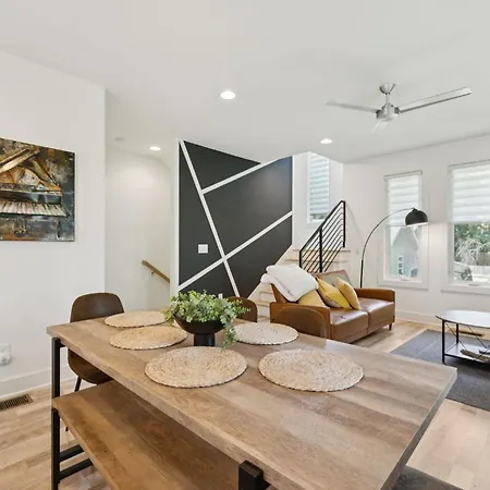 Modern Townhouse Close To Broadway Apartment
