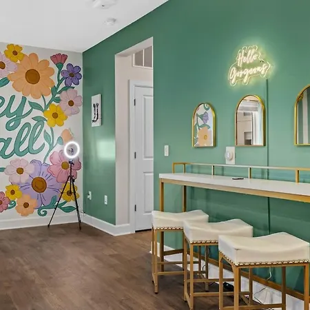 Apartment Glam 2br Walk To Broadway & The Gulch *