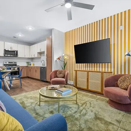 2br W Glam Station & Karaoke Near Broadway
