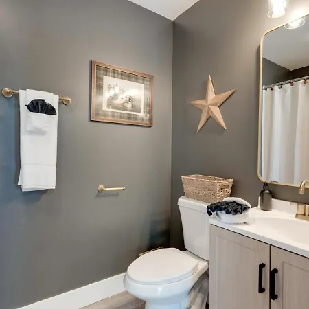 Game Day Getaway, Vols-themed Near Vanderbilt Apartment *