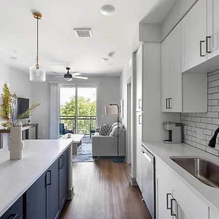Landing Beautiful 2Bd Gym Courtyard Nashville