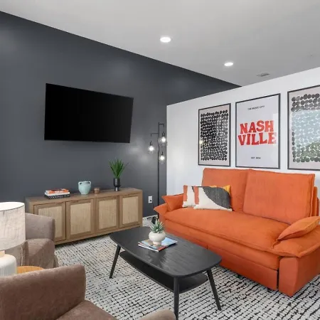 Modern Gulch Getaway With Pool, Garage And Balcony Apartment
