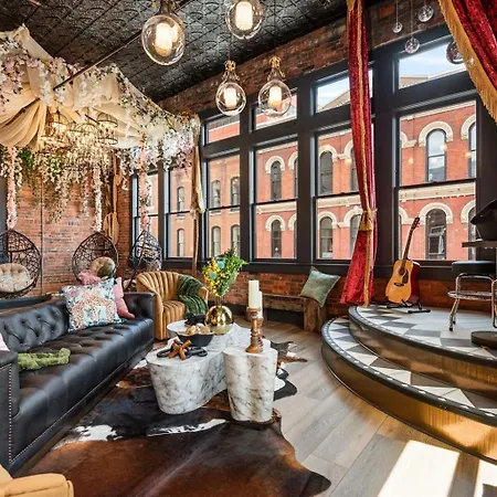 The Velvet Songbird Downtown Luxe Sleeps 24 Nashville